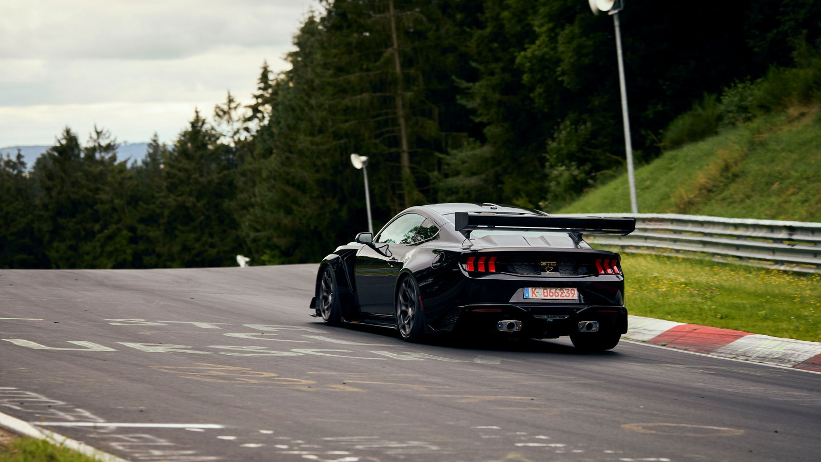 Ford Mustang GTD - rear